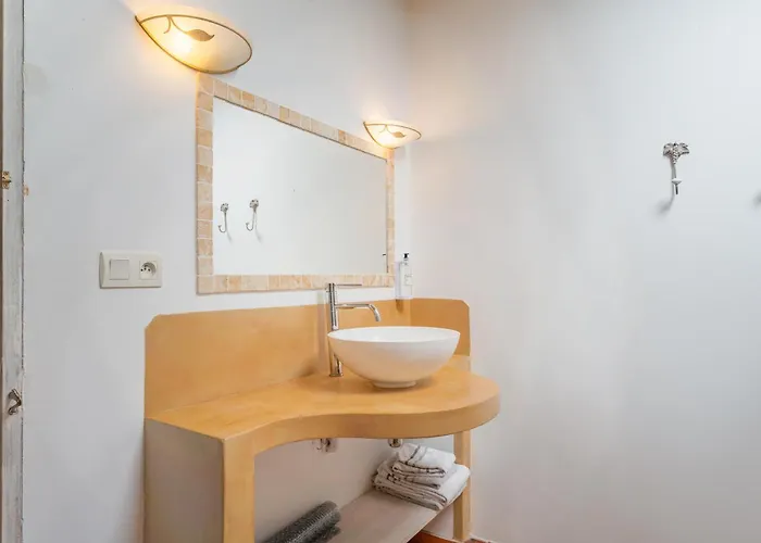 La Buisse - Grand Holiday home Simiane-la-Rotonde